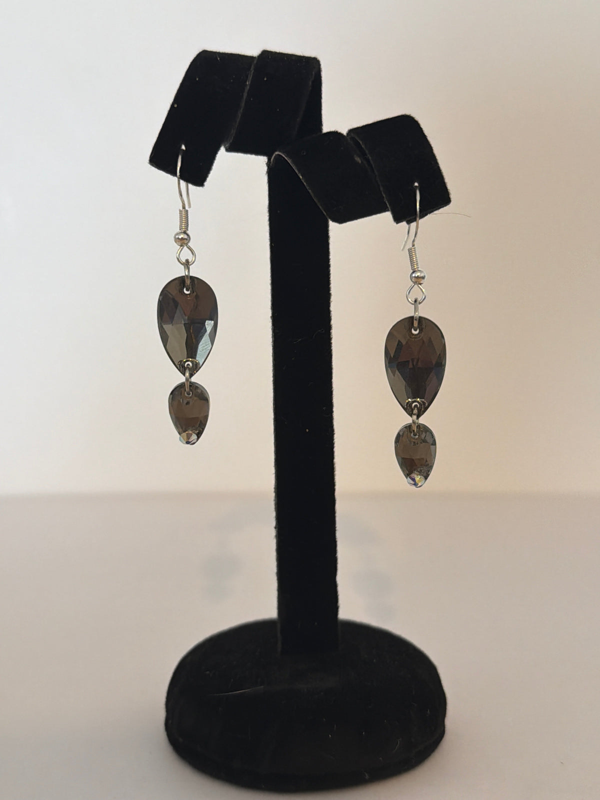 2 Drop Earrings in Pear drop