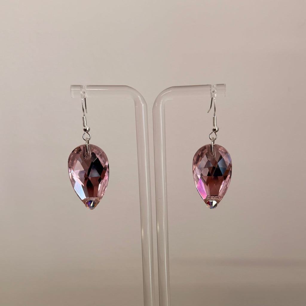 1 Drop Earrings in Pear Drop