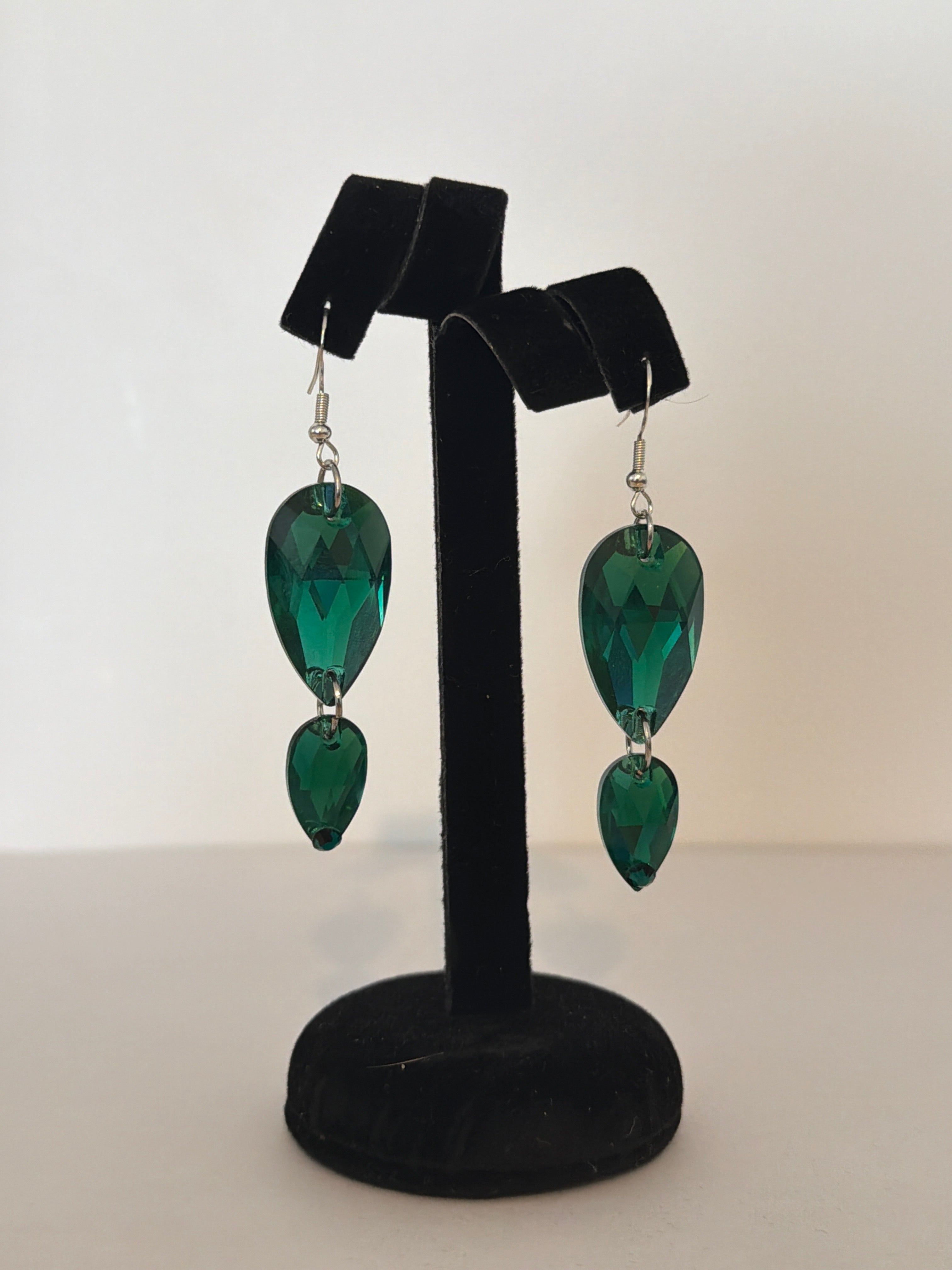 2 Drop Earrings in Pear drop