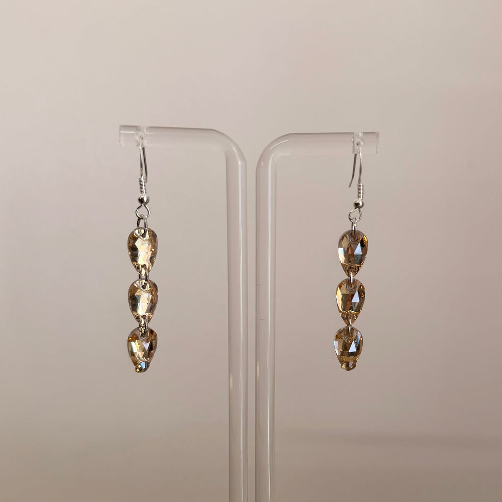 3 Drop Earrings in Pear drop