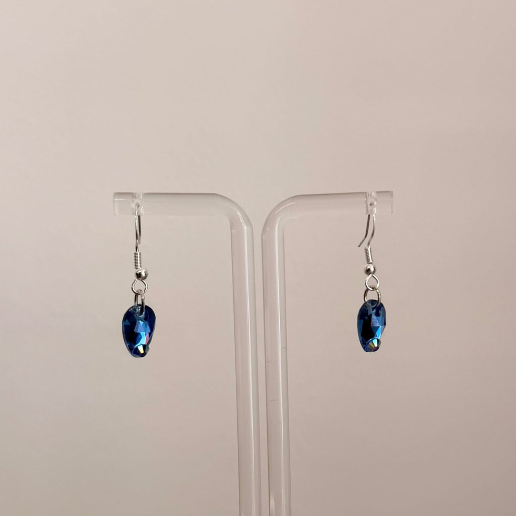 1 Drop Earrings in Pear Drop