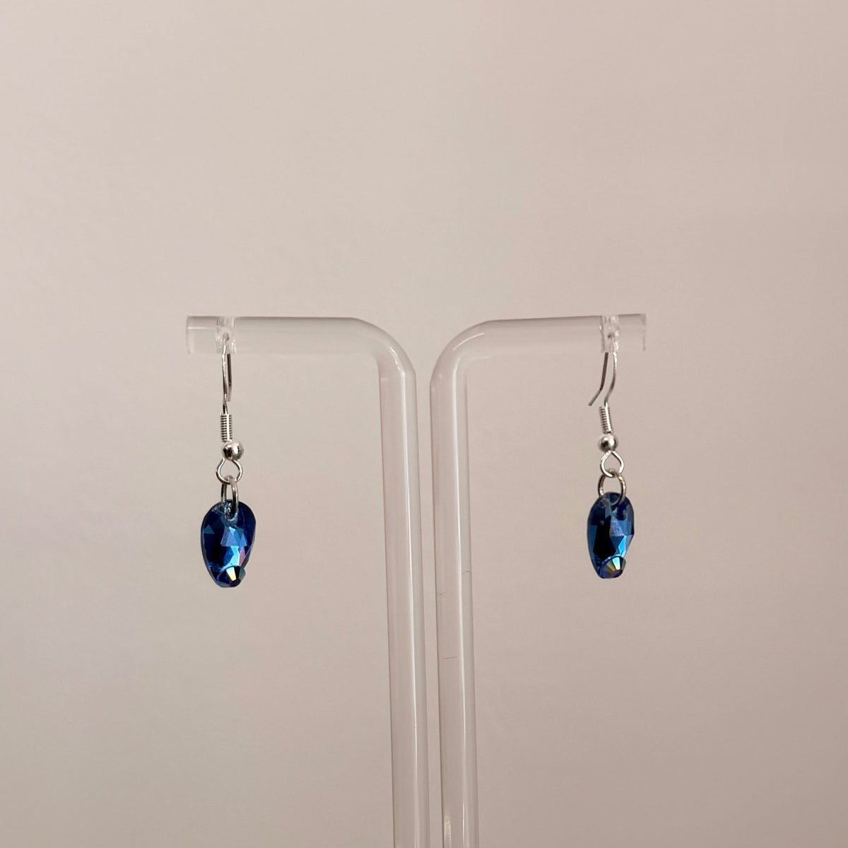 1 Drop Earrings in Pear Drop