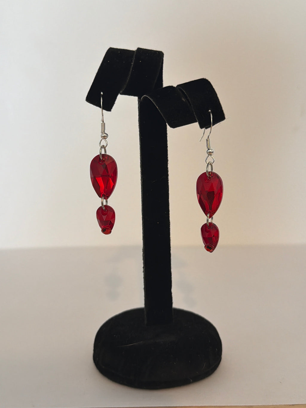 2 Drop Earrings in Pear drop
