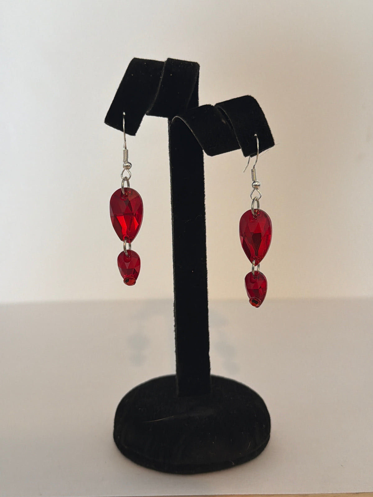 2 Drop Earrings in Pear drop