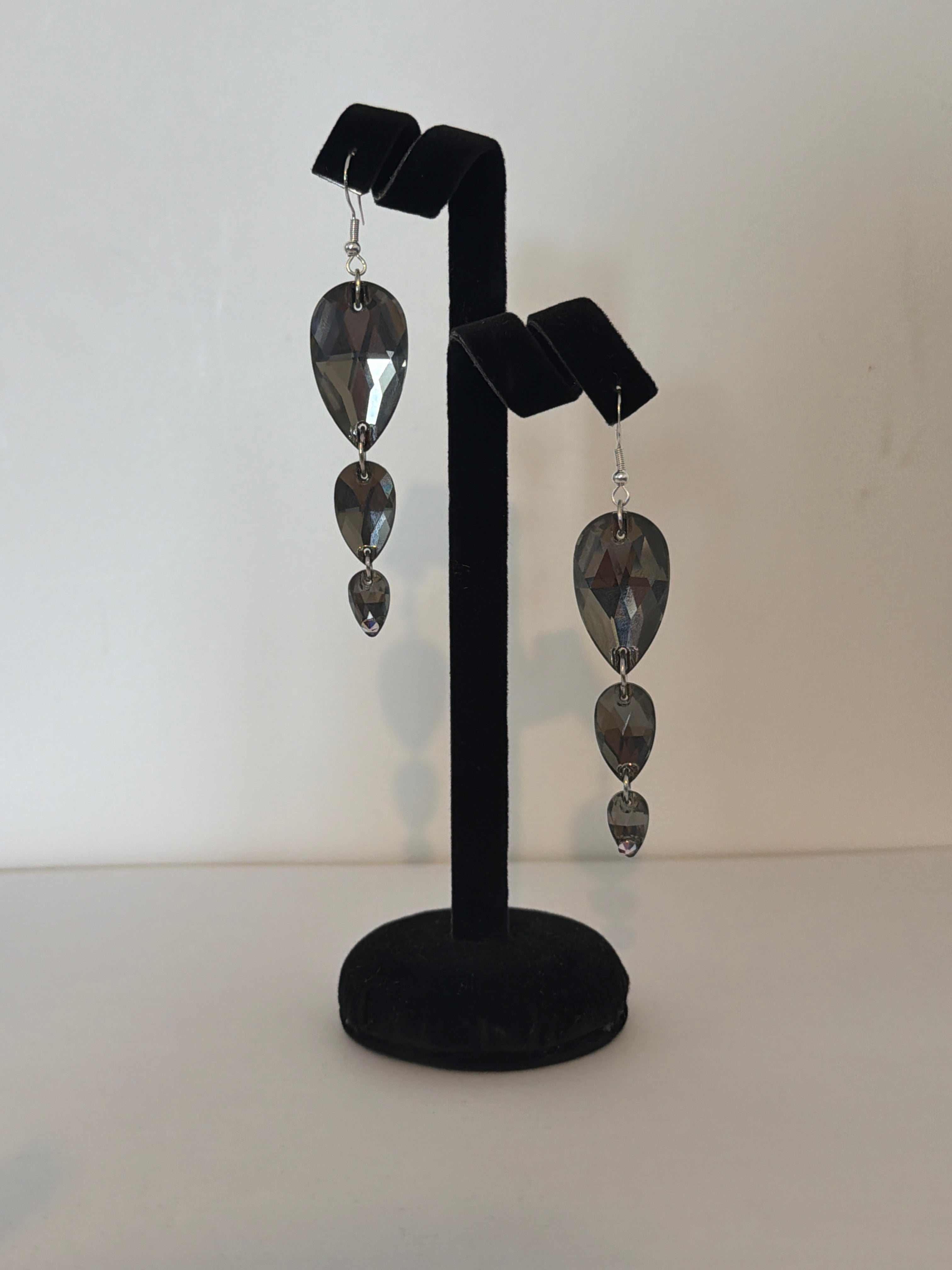 3 Drop Earrings in Pear drop