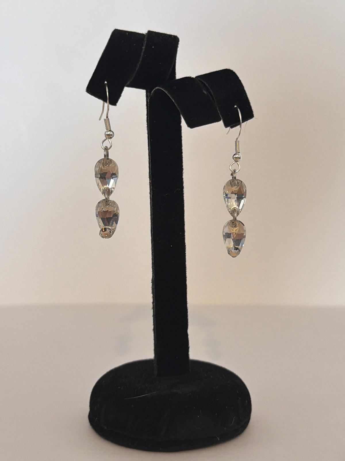 2 Drop Earrings in Pear drop