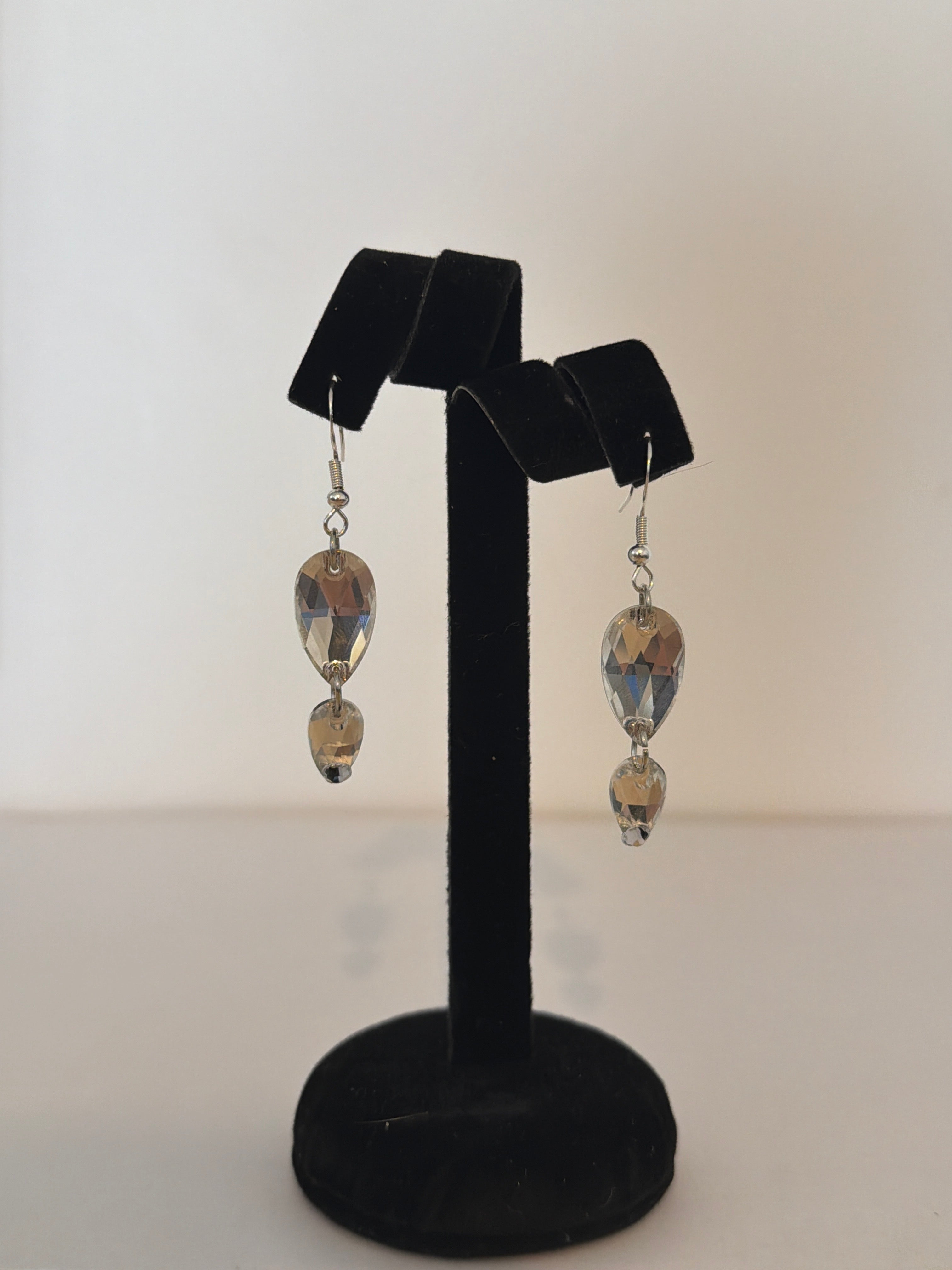 2 Drop Earrings in Pear drop