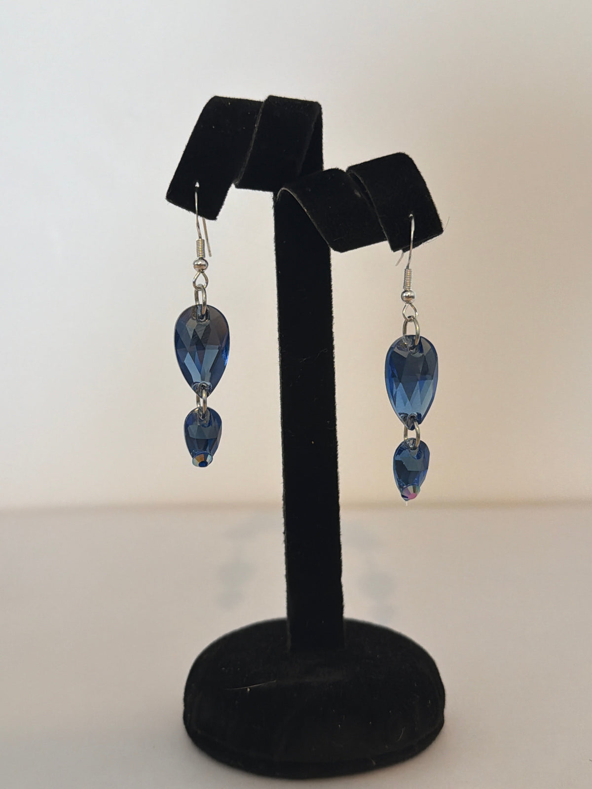 2 Drop Earrings in Pear drop
