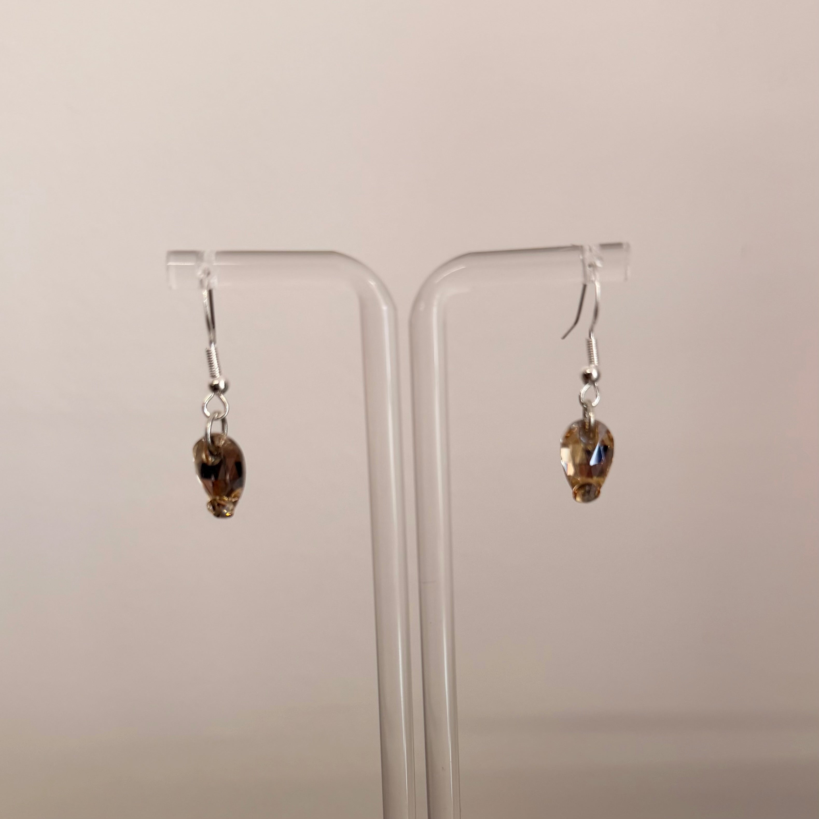 1 Drop Earrings in Pear Drop