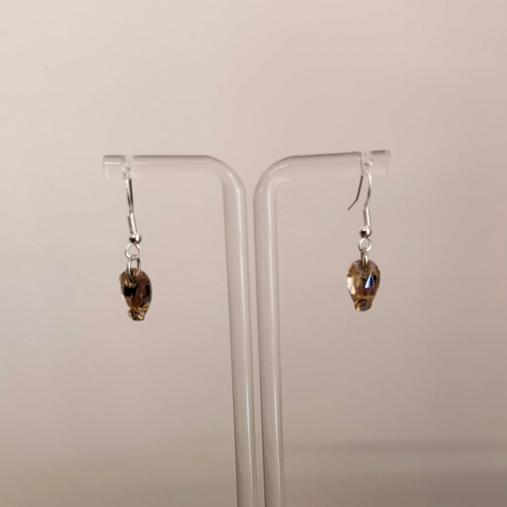 1 Drop Earrings in Pear Drop
