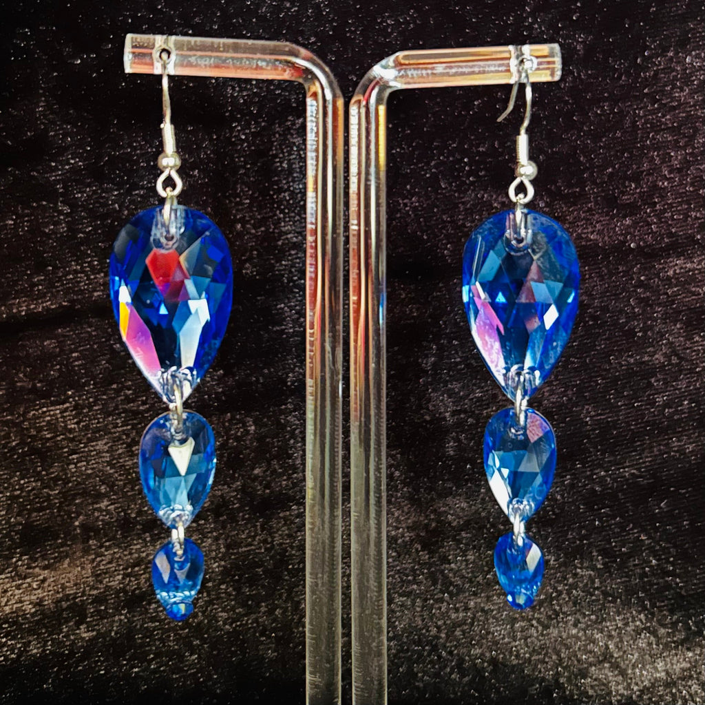 3 Drop Earrings in Pear drop