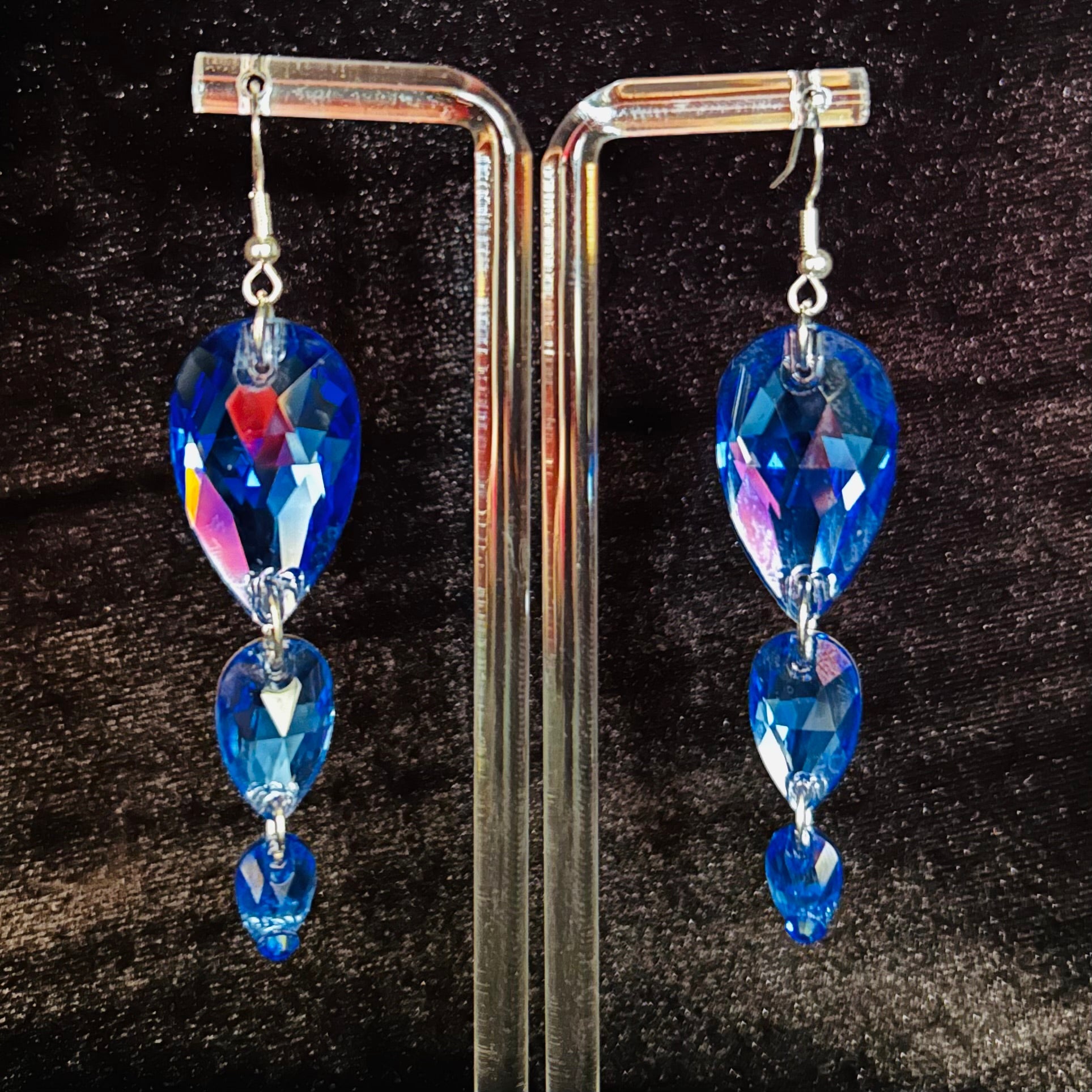 3 Drop Earrings in Pear drop