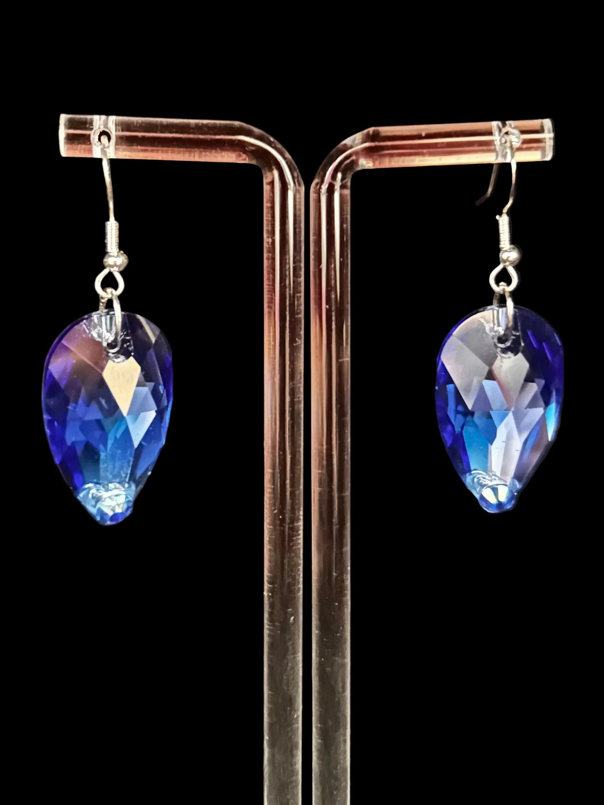 1 Drop Earrings in Pear Drop