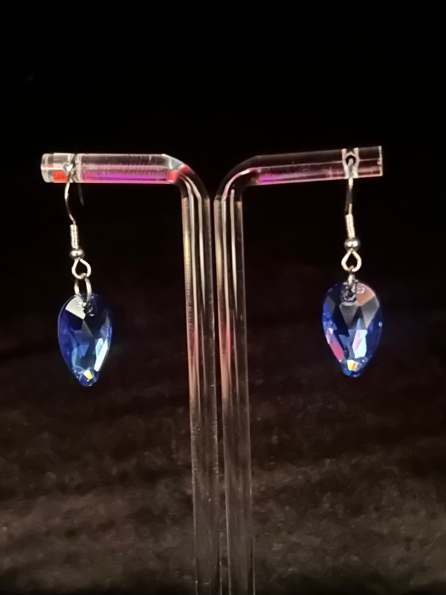 1 Drop Earrings in Pear Drop