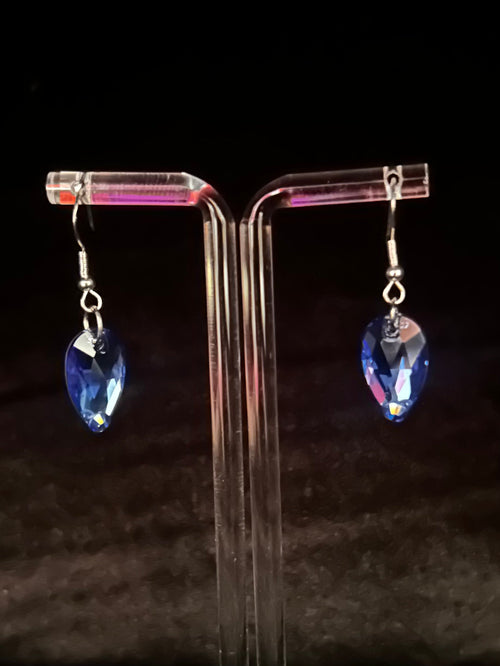 1 Drop Earrings in Pear Drop