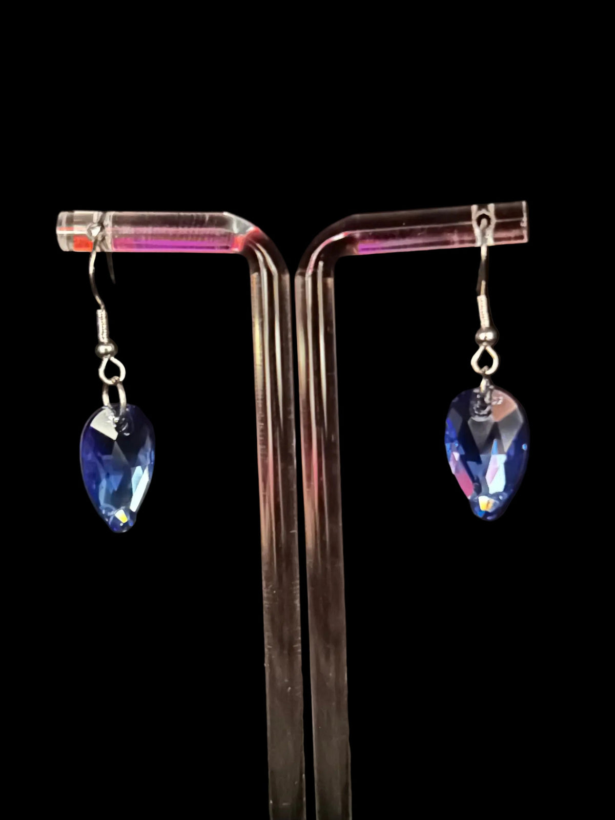 1 Drop Earrings in Pear Drop