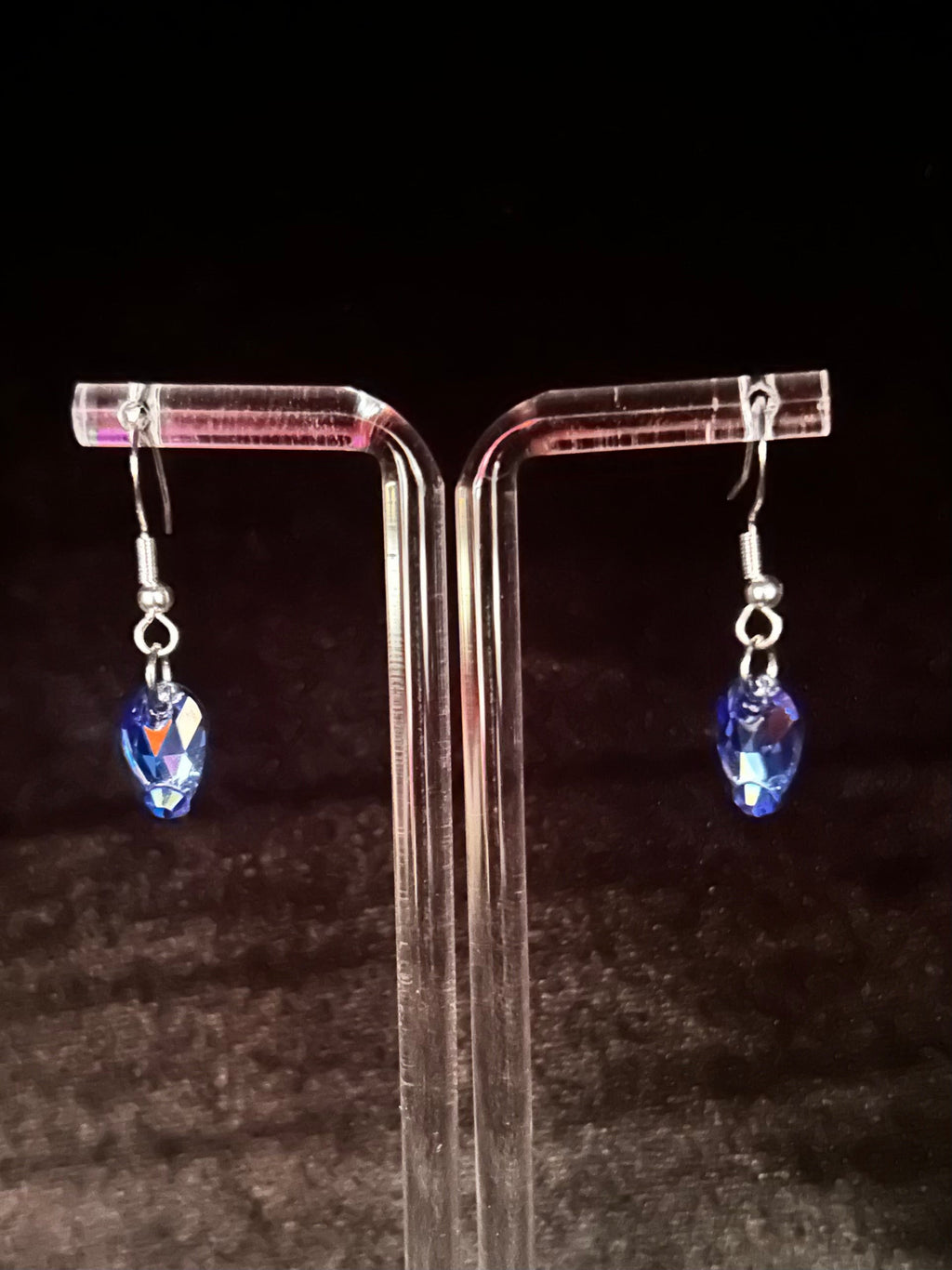 1 Drop Earrings in Pear Drop
