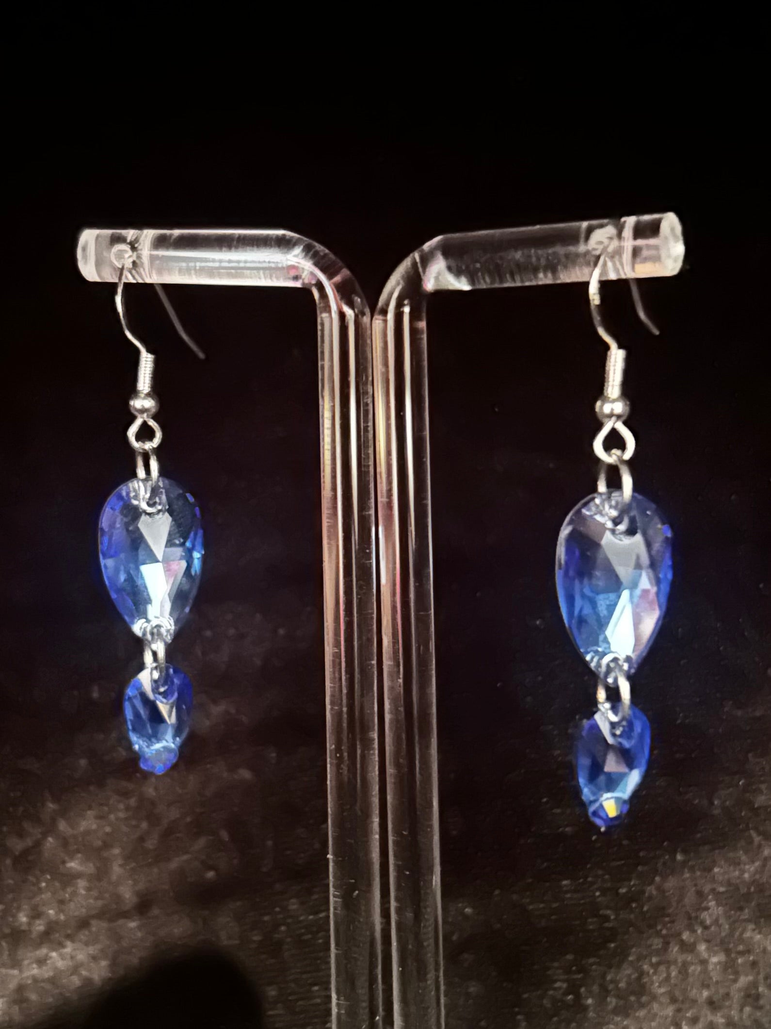 2 Drop Earrings in Pear drop