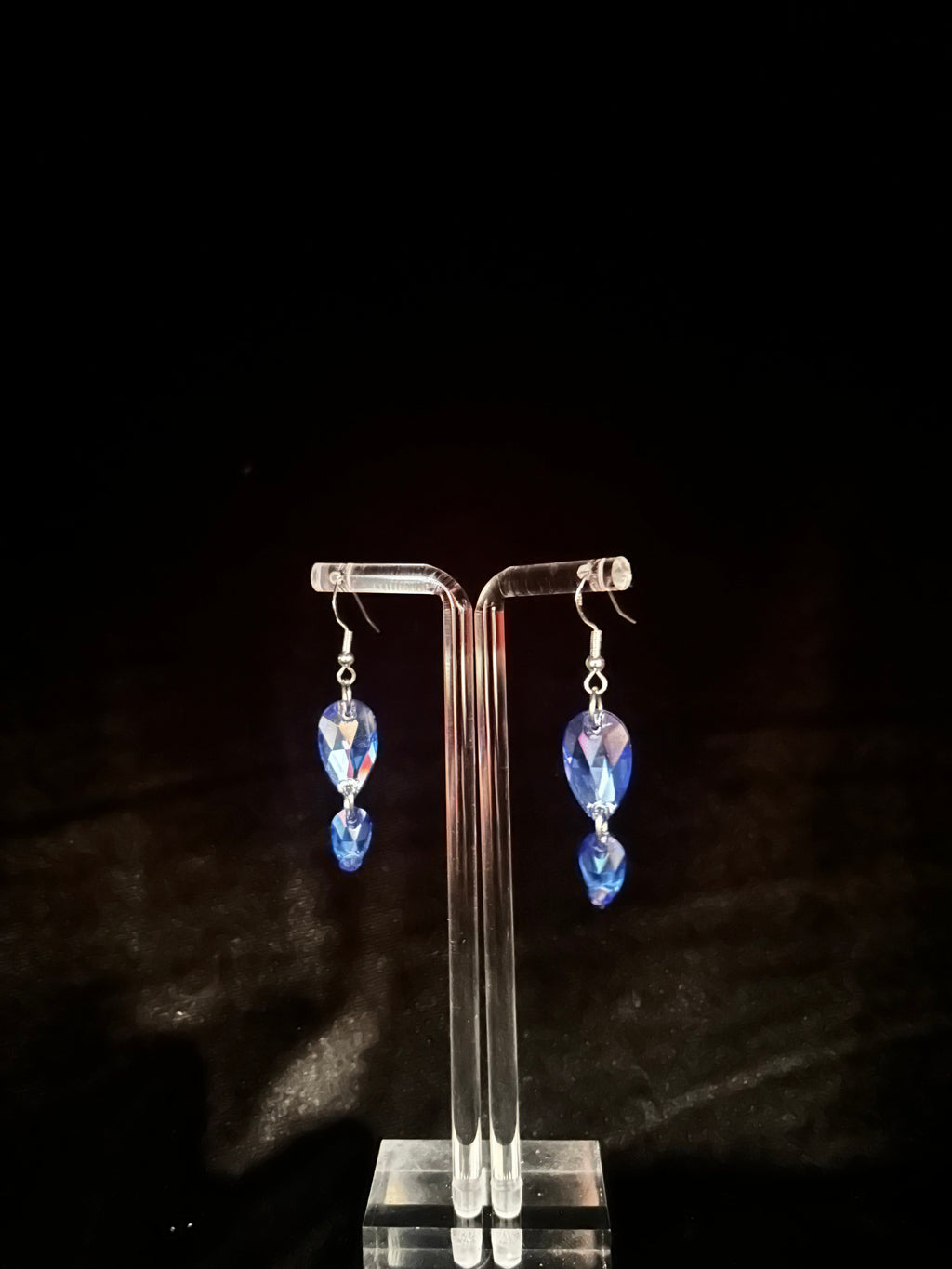 2 Drop Earrings in Pear drop