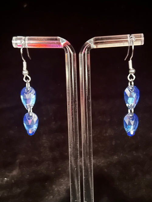 2 Drop Earrings in Pear drop