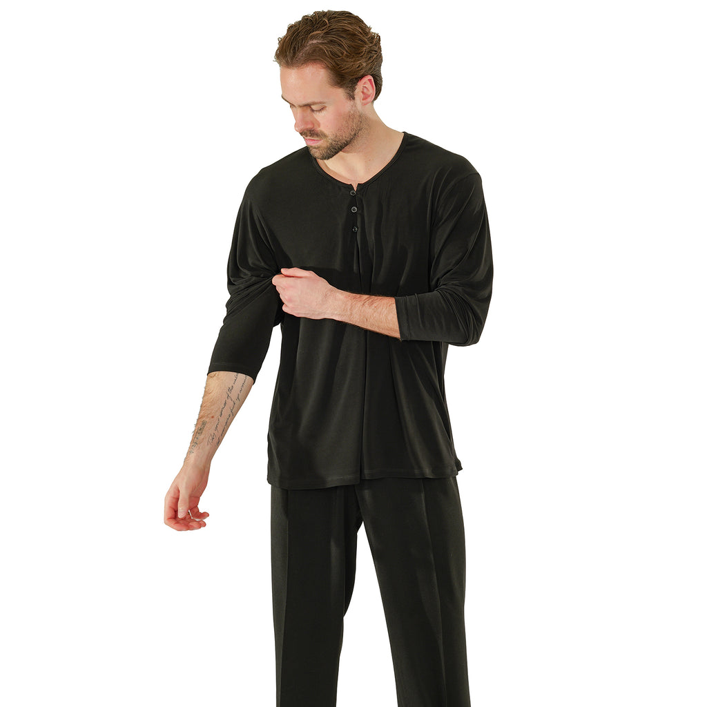 Man wearing the DSI 3973 loose fit jersey practice top